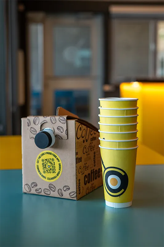 Portable coffee traveler with to go cups